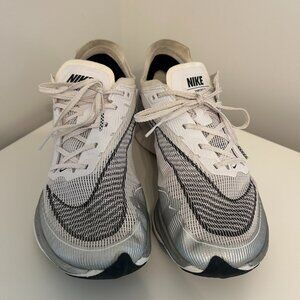 Women's Nike Zoomx Size 9.5 (White and Black)